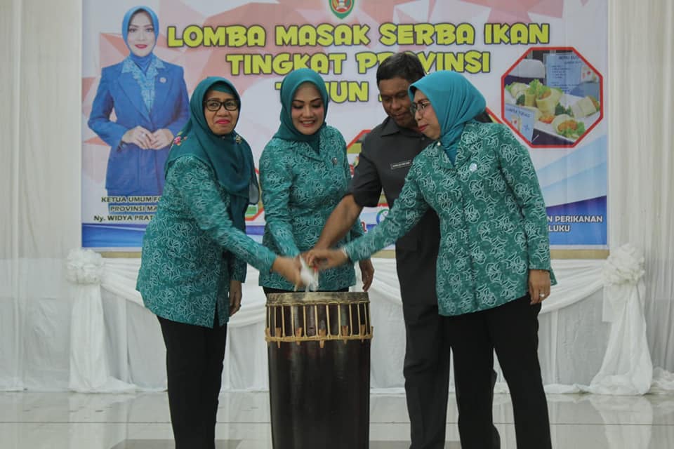 Tampil Sebagai Juri, Gubernur Bagi Tips Masak Ikan Kuah Kuning