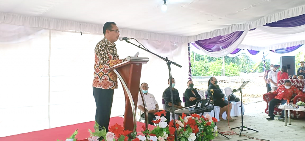Wakil Gubernur Maluku Melakukan Peletakan Batu Pertama Pembangunan Gedung Gereja Lahai Roi