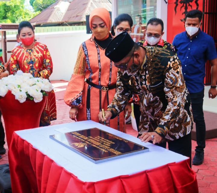 Gubernur Resmikan Galeri, Café Dan Mini Outlet Dekranasda Maluku Sebagai Sarana Promosi Dan Pemasaran Produk Kerajinan Pelaku IKM
