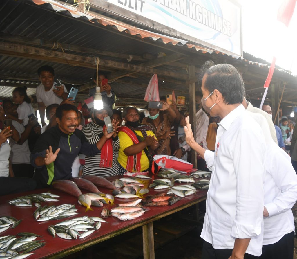 Presiden Jokowi Kunjungi Pasar Olilit dan Sapa Masyarakat Tanimbar Maluku
