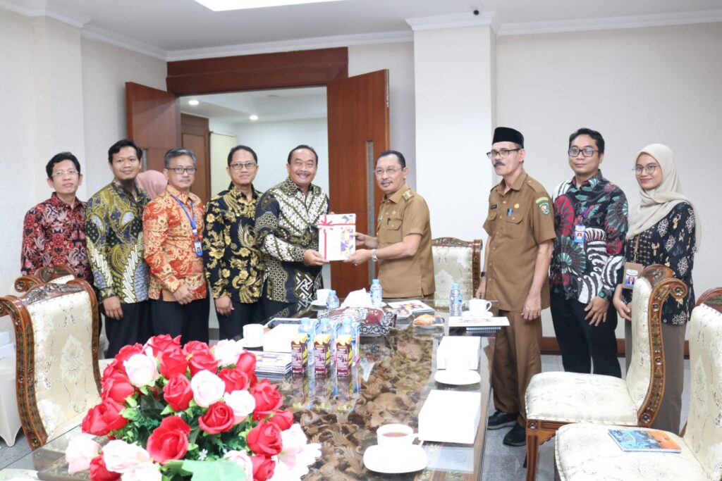 Wagub Terima Ikhtisar Hasil Pengawasan Intern BPKP Maluku Tahun 2022