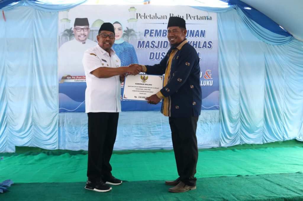 Gubernur Murad Letakkan Batu Pertama Pembangunan Masjid Al-Ikhlas Dusun Wael Kab.SBB