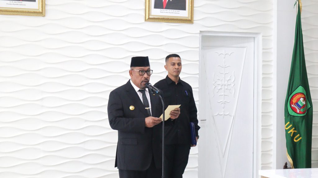 GUBERNUR LANTIK SEJUMLAH PEJABAT PIMPINAN TINGGI PRATAMA & PEJABAT ADMINISTRATOR LINGKUP PEMPROV MALUKU