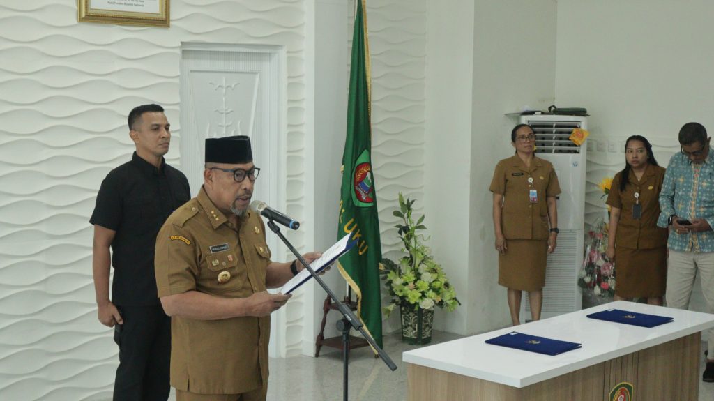 GUBERNUR LANTIK 22 PEJABAT ESELON 3 DAN 4 LINGKUP PEMERINTAH PROVINSI MALUKU
