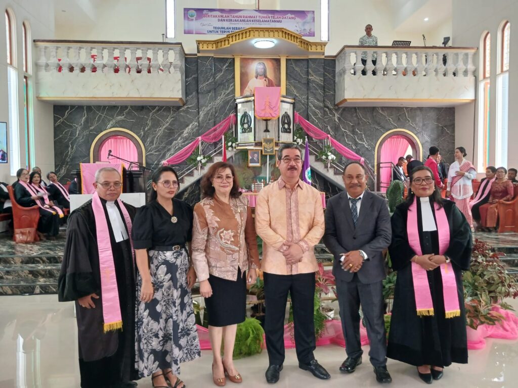 HADIRI PEMBUKAAN PERSIDANGAN KLASIS GPM KAIRATU, GUBERNUR : JAGA DAN PELIHARA HIDUP BERSAMA