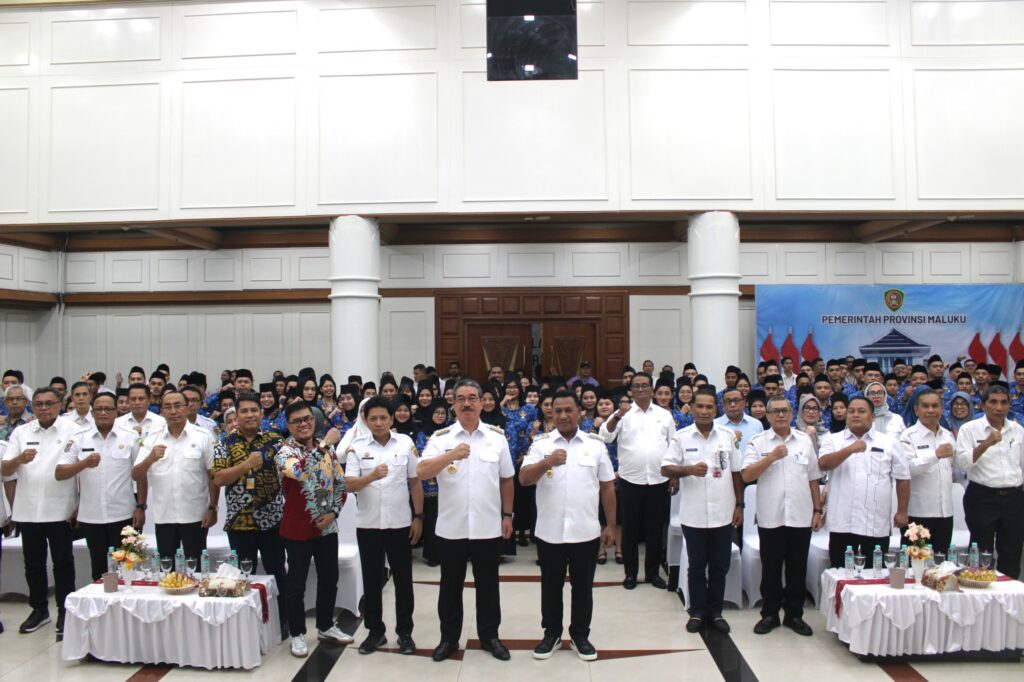 GUBERNUR SERAHKAN SK KEPADA 101 CPNS FORMASI 2024 PEMPROV MALUKU