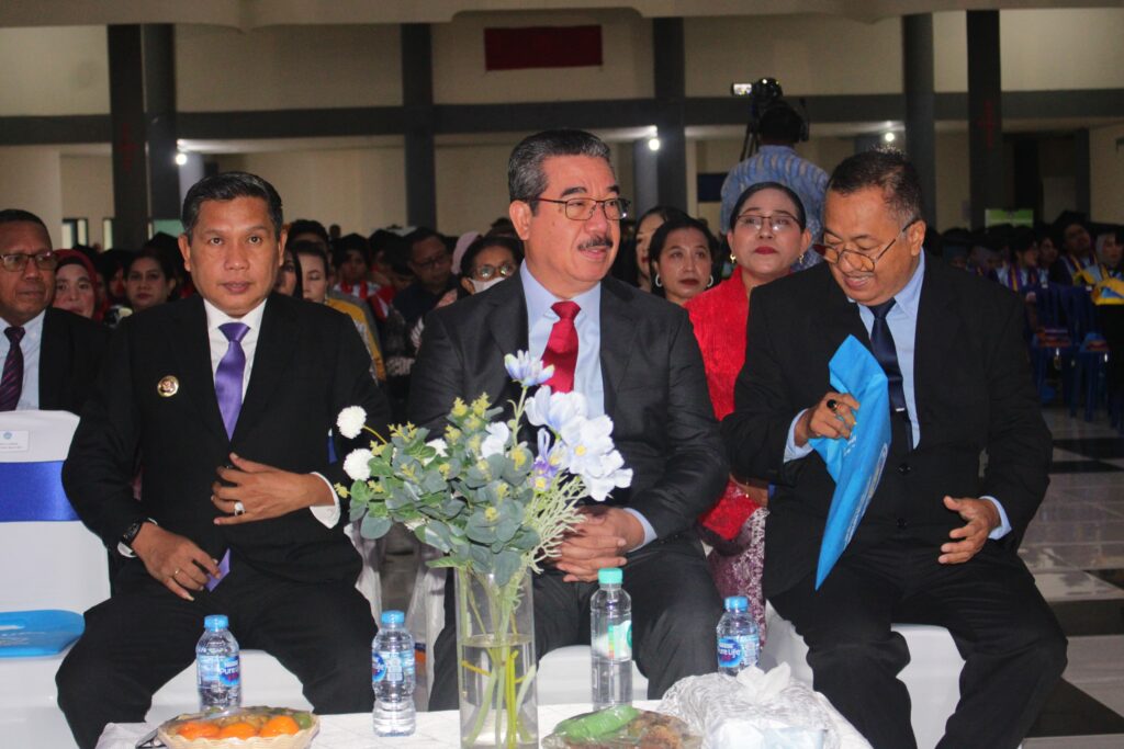 GUBERNUR HADIRI 923 WISUDAWAN UNPATTI