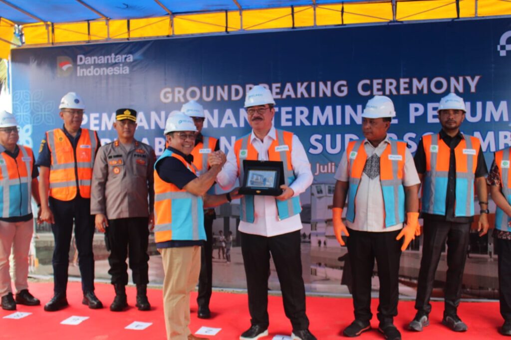 GUBERNUR MALUKU HADIRI GROUNDBREAKING CEREMONY PEMBANGUNAN TERMINAL PENUMPANG PELABUHAN YOS SUDARSO