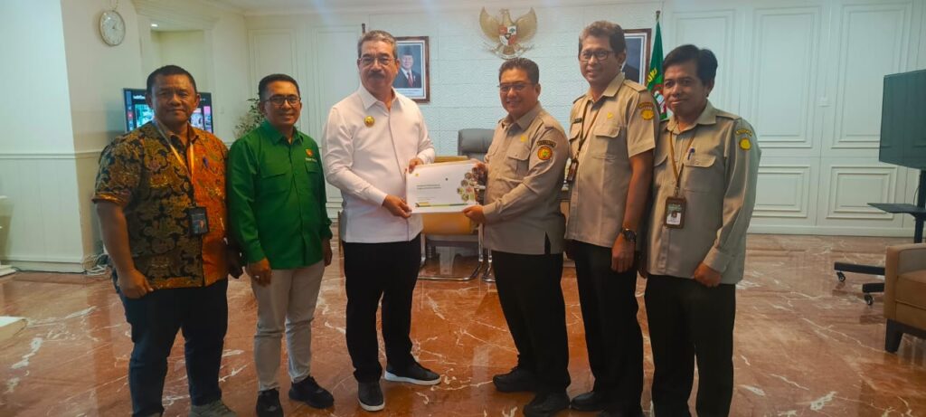 GUBERNUR MALUKU TERIMA KUNKER DIRJEN PERKEBUNAN KEMENTAN