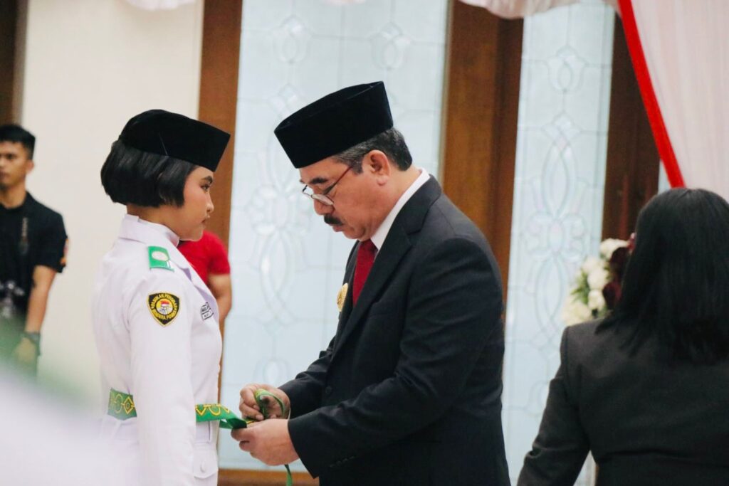 KUKUHKAN PASKIBRAKA MALUKU 2025, GUBERNUR SERUKAN KIBARKAN MERAH PUTIH DENGAN DISIPLIN DAN INTEGRITAS