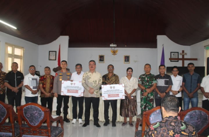 Gubernur Maluku Serahkan Bantuan Rp2 Miliar untuk Recovery Bencana Sosial di Hunuth dan Masihulan