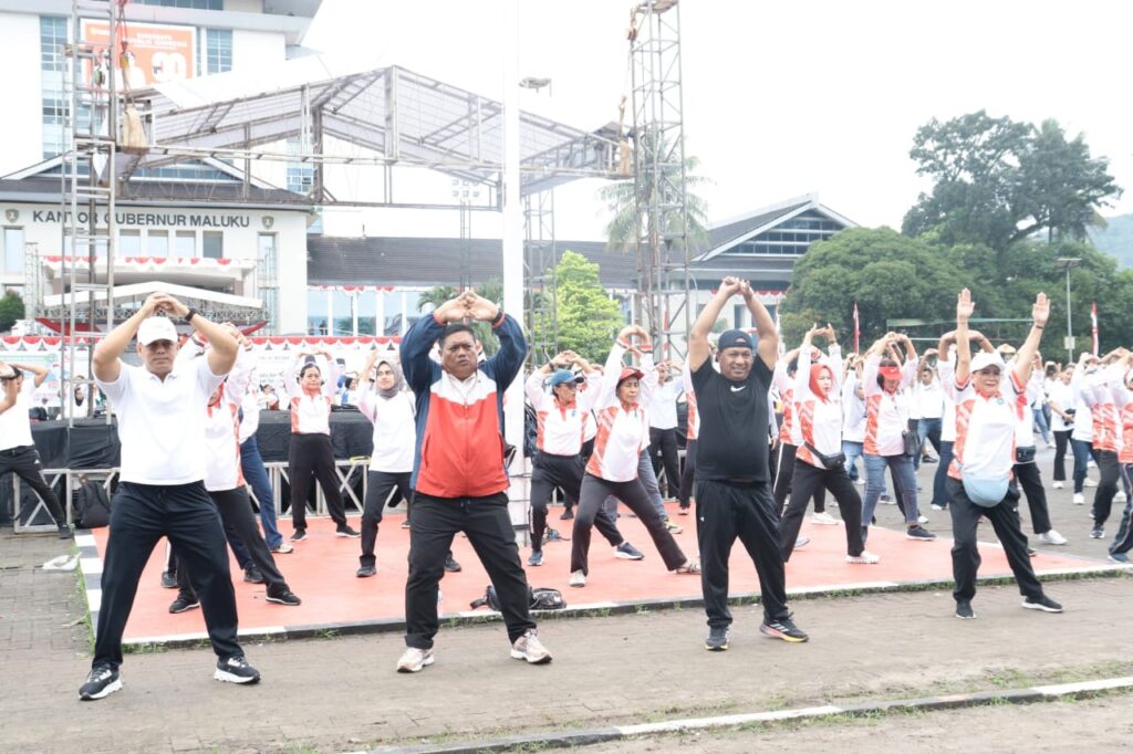 JELANG HUT RI DAN HUT PROVINSI, PEMPROV GELAR JALAN SEHAT DAN SENAM BERSAMA