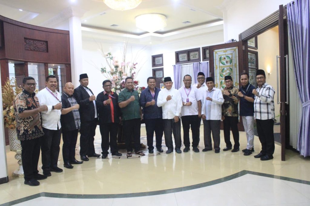 WAKIL GUBERNUR MALUKU JAMU MAKAN MALAM BERSAMA PESERTA SIDANG SINODE KE-39 GEREJA PROTESTAN MALUKU (GPM) DI KEDIAMAN RESMI