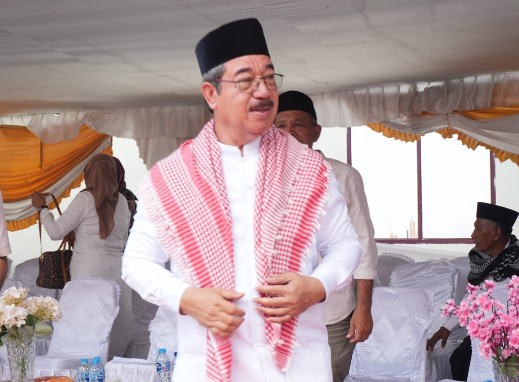 Gubernur Maluku Canangkan Pemasangan Atap Masjid Quba Al-Bayan Seith