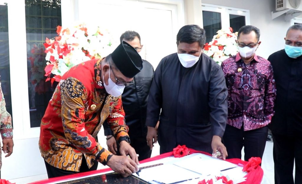 Gubernur dan Wagub Resmikan Pastori Sinode GPM