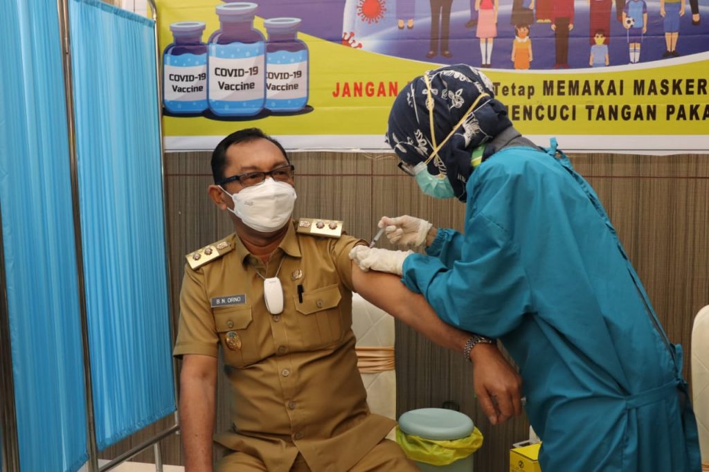 Wagub Maluku Ikut Vaksinasi Covid-19
