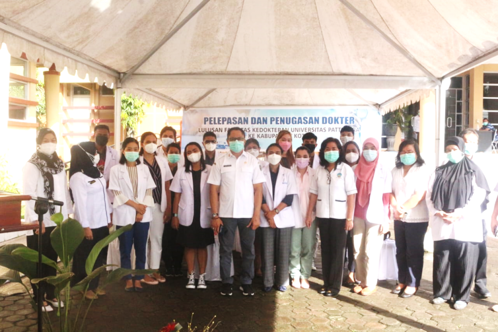Sekda Lepas 25 Dokter Ke Kabupaten/Kota di Provinsi Maluku