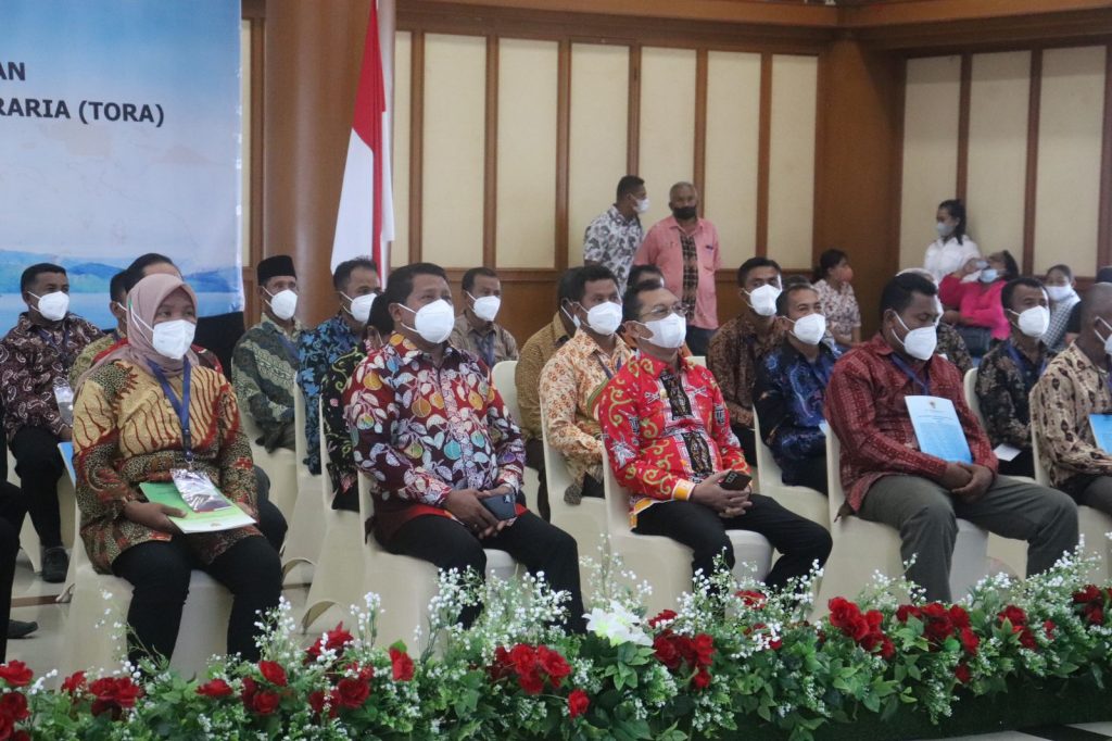 Wagub Hadiri Penyerahan SK Hutan Sosial dan Tora se-Indonesia Oleh Presiden Jokowi Secara Virtual