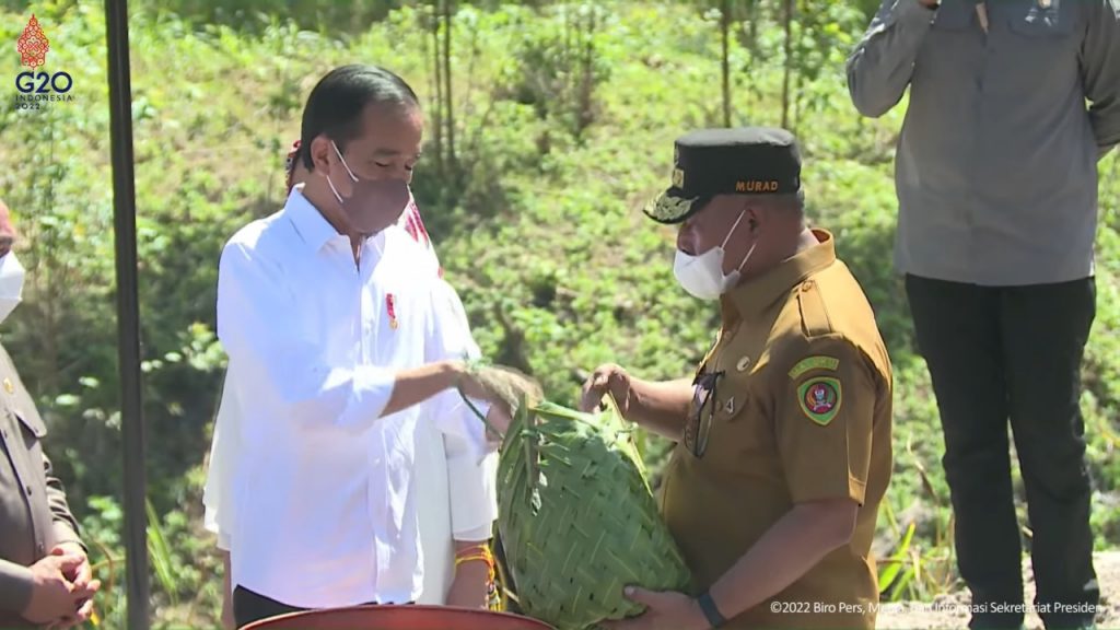 Acara Penyatuan Tanah dan Air di Titik Nol IKN