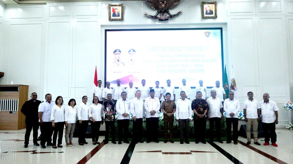 PAULUS KASTANYA DIKUKUHKAN MENJADI KETUA LPPD NALUKU MASA BAKTI 2023-2028