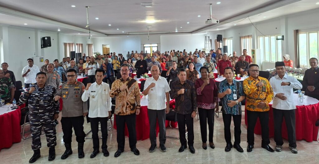 Dialog di Aru, Gubernur HL Tegaskan: Maluku Bangkit Jika Damai Terjaga