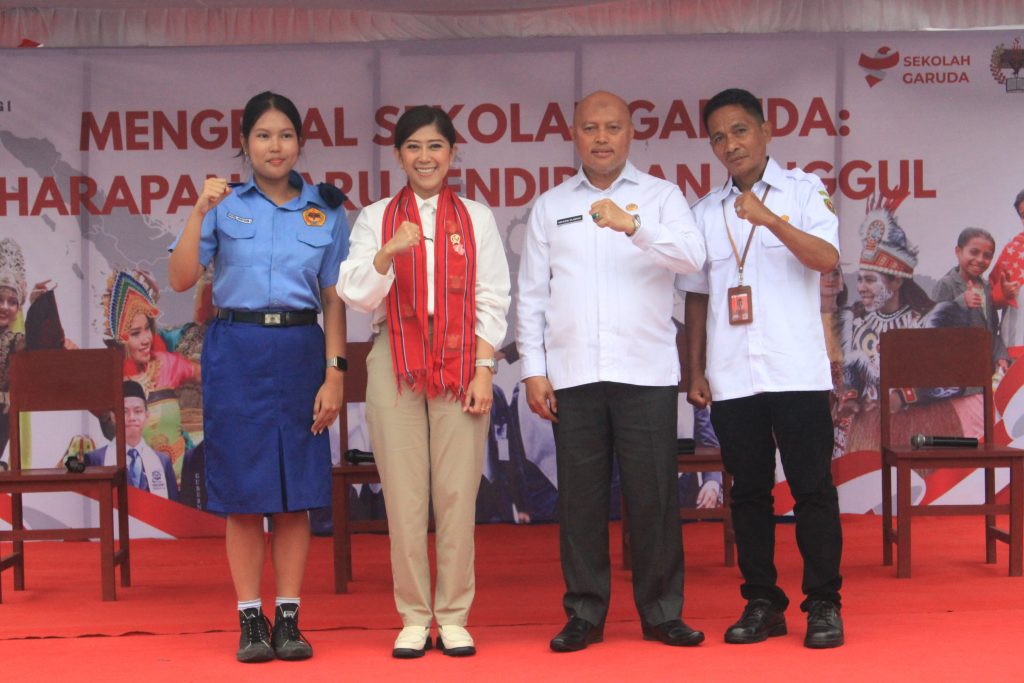 MENTERI KOMDIGI PERKENALKAN SEKOLAH GARUDA DI AMBON