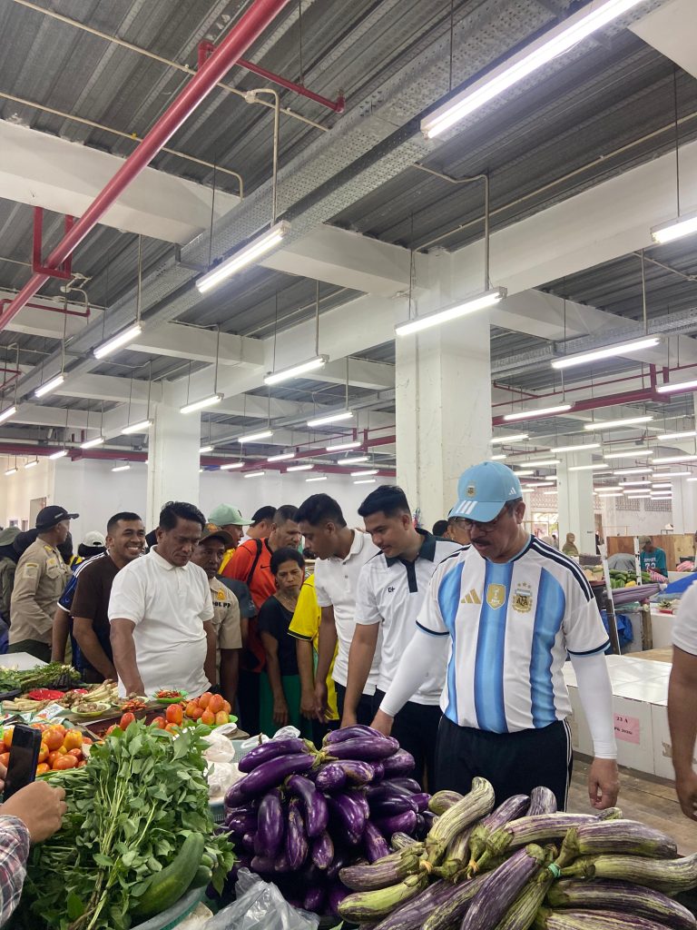 Gubernur Maluku Senam Sehat Bersama dan Sapa Warga di Pasar Mardika
