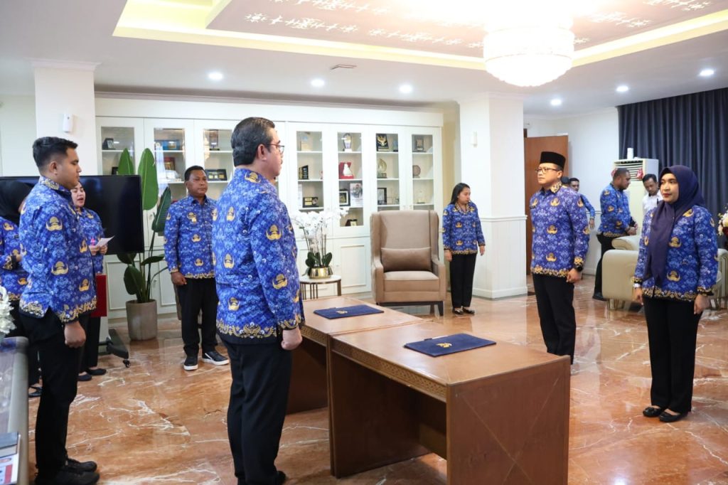 Gubernur Maluku Lantik Dua Pejabat Strategis, Perkuat Tata Kelola Keuangan dan Infrastruktur Daerah