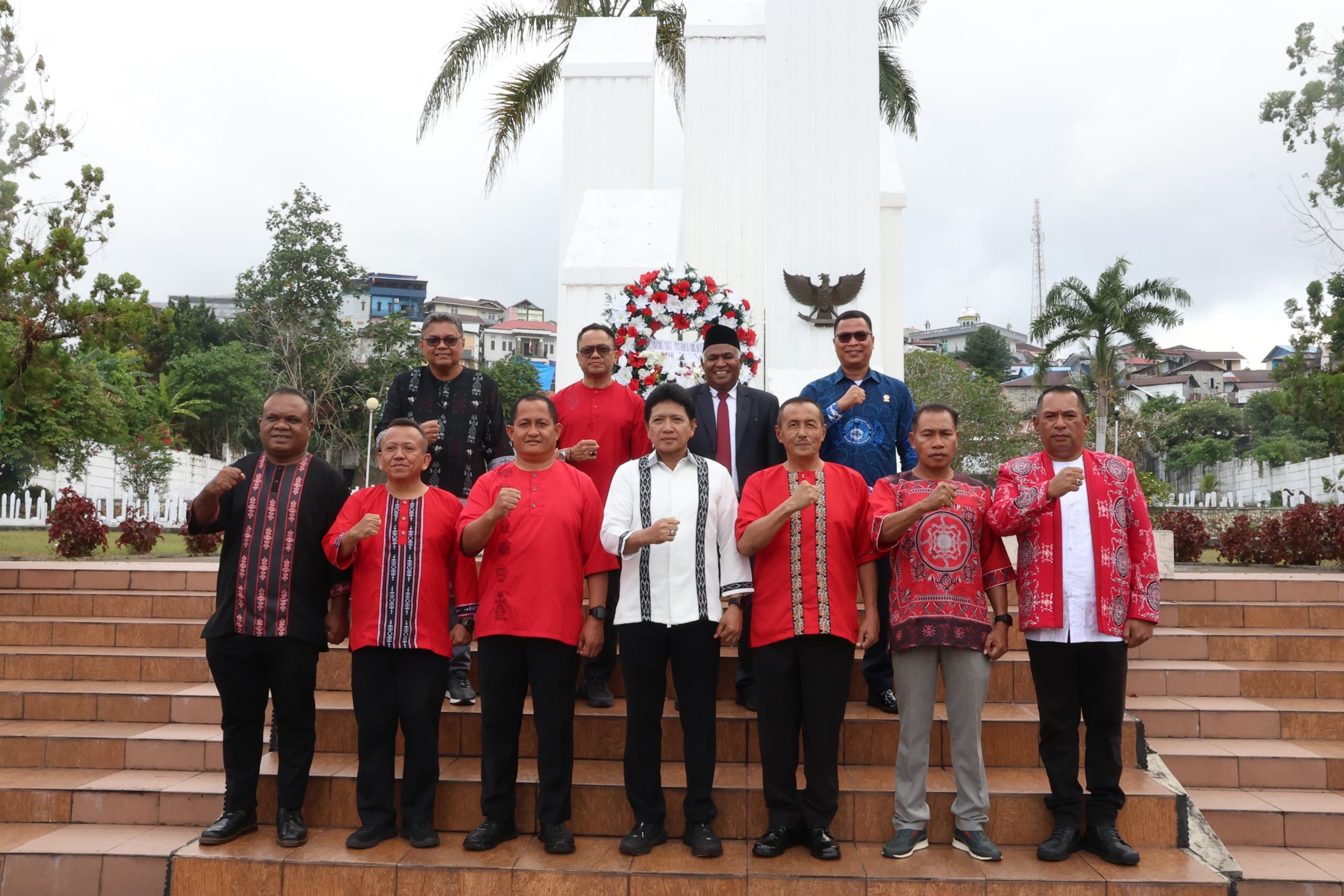 Tanamkan Jiwa Patriotisme dalam Pelayanan Publik, Sekda Maluku Sadali Ie Pimpin Ziarah HUT ke-81 di TMP Kapahaha