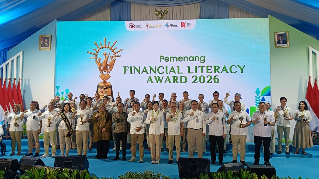 Maluku Raih Financial Literacy Award 2026, Wagub Terima Penghargaan dari OJK