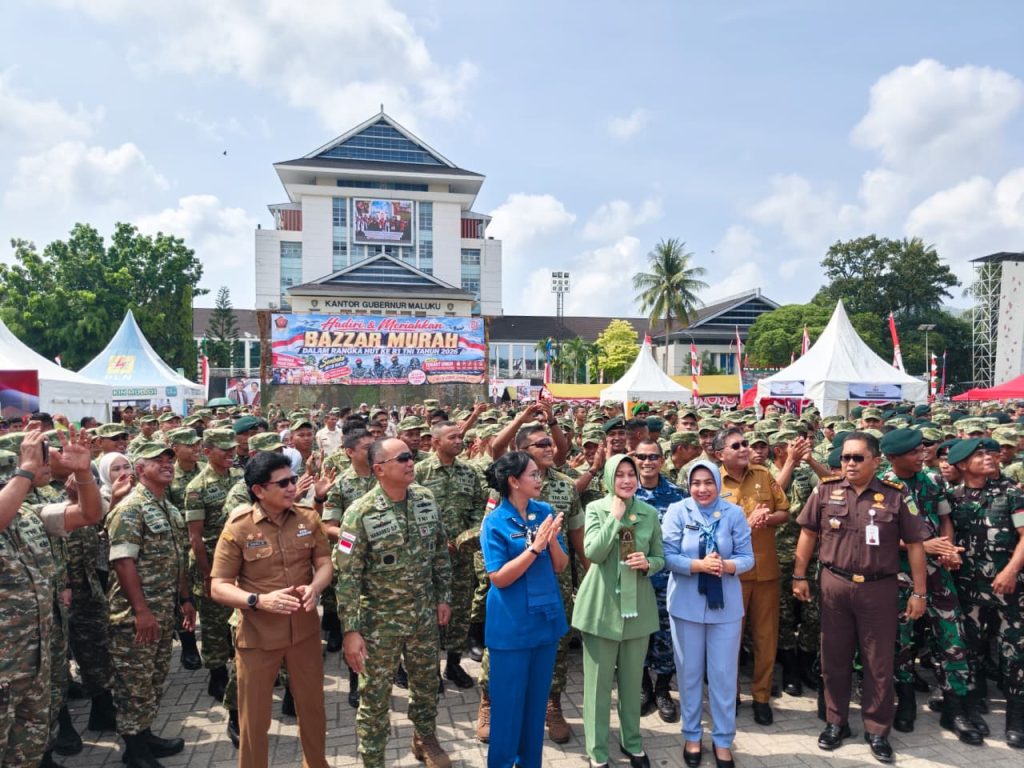 Sekda Maluku Mewakili Gubernur Apresiasi Bazar Murah HUT ke-81 TNI