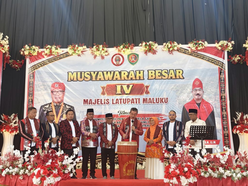 Buka Musyawarah Besar IV Latupati Maluku, Gubernur Ajak Raja dan Kepala Adat Perkuat Peran bagi Masyarakat