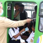 Cegah ISPA Akibat Kabut Asap, Gubernur Maluku Bagikan 1.500 Masker kepada Masyarakat